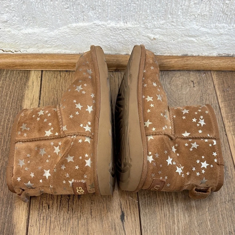 UGG Kids Classic Mini II Starrs Brown Mini Boots sz 3